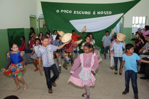 Asa Branca, de Luiz Gonzaga, anima lançamento do Eco Kids na Escola Mãe Vitória de Petu