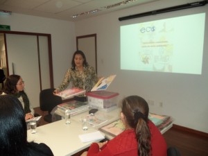 Escola Municipal Fidelcina Carvalho apresenta trabalhos dos alunos para o projeto Eco Teens.