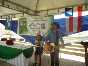 Lançamento do Eco Teens conta com apresentação de dupla formada por pai e filha.